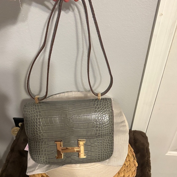 Elegant Gray Crocodile leather Bag with Gold Accents - Picture 10 of 17